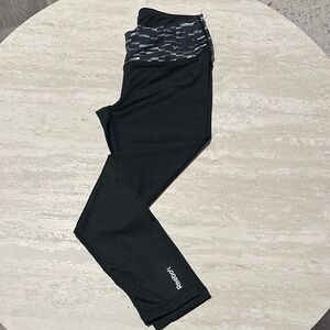 Reebok Black Leggings with Textured Waistband capris